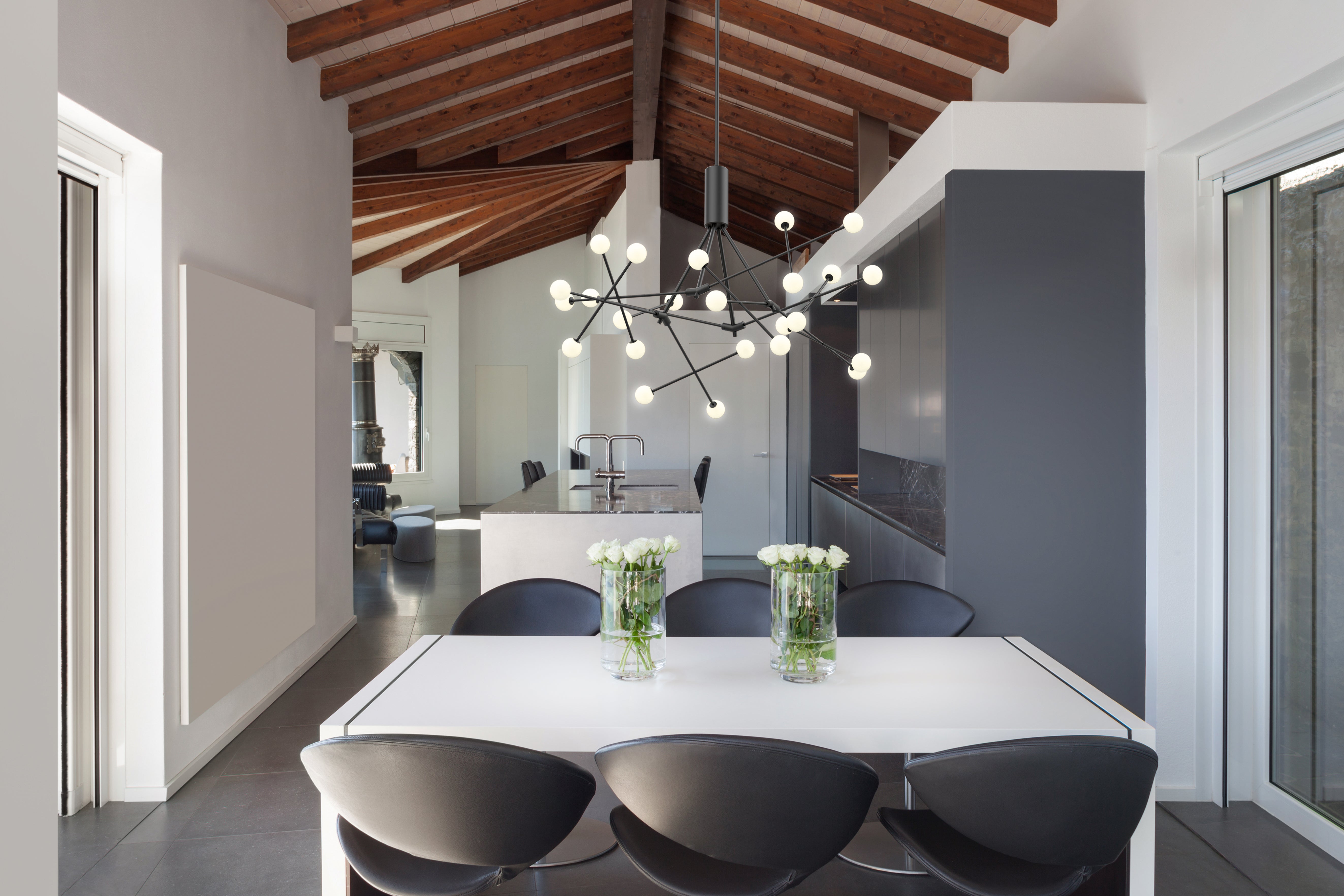 Moto 39-in Aluminum Chandelier
