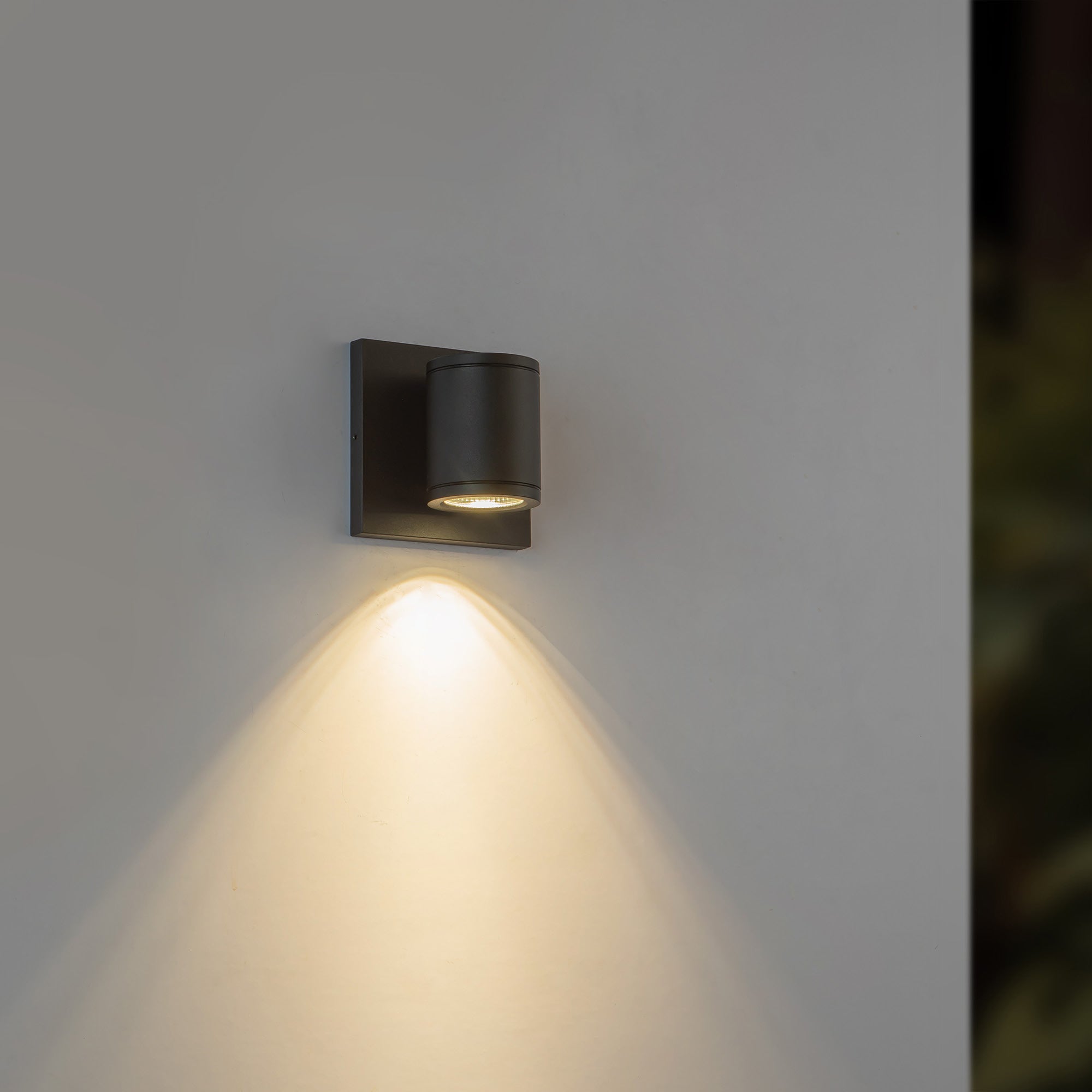 Nordic 4-in Aluminum Black Outdoor Wall Light