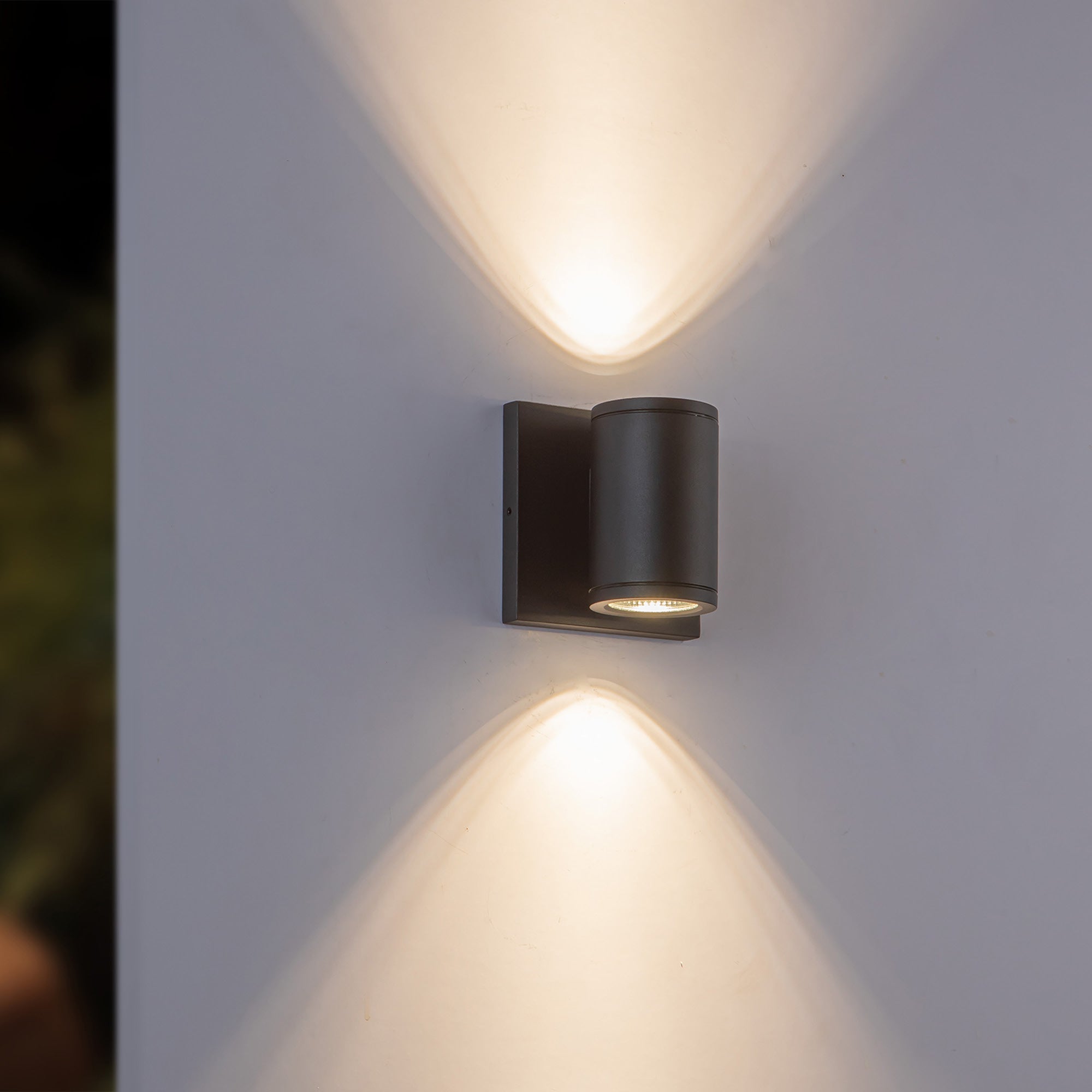 Nordic 4-in Aluminum Outdoor Wall Light