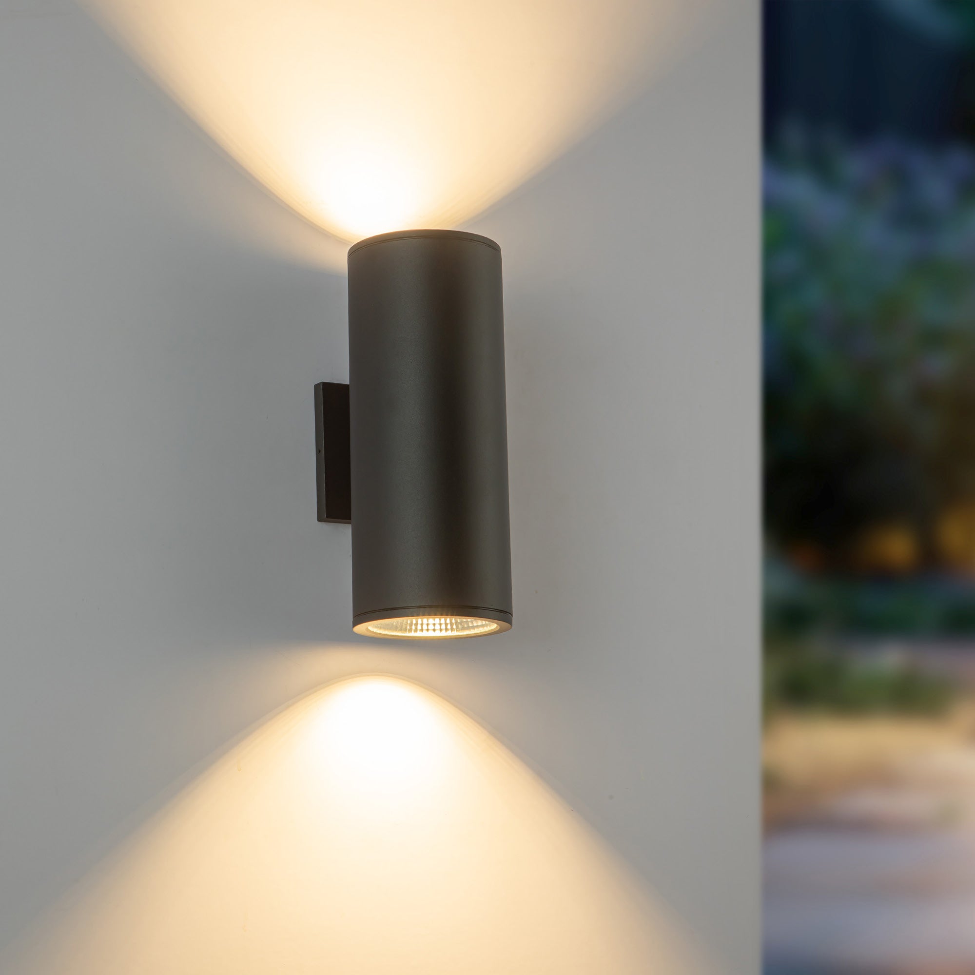 Nordic 12-in (5-in Dia.) Aluminum Outdoor Wall Light