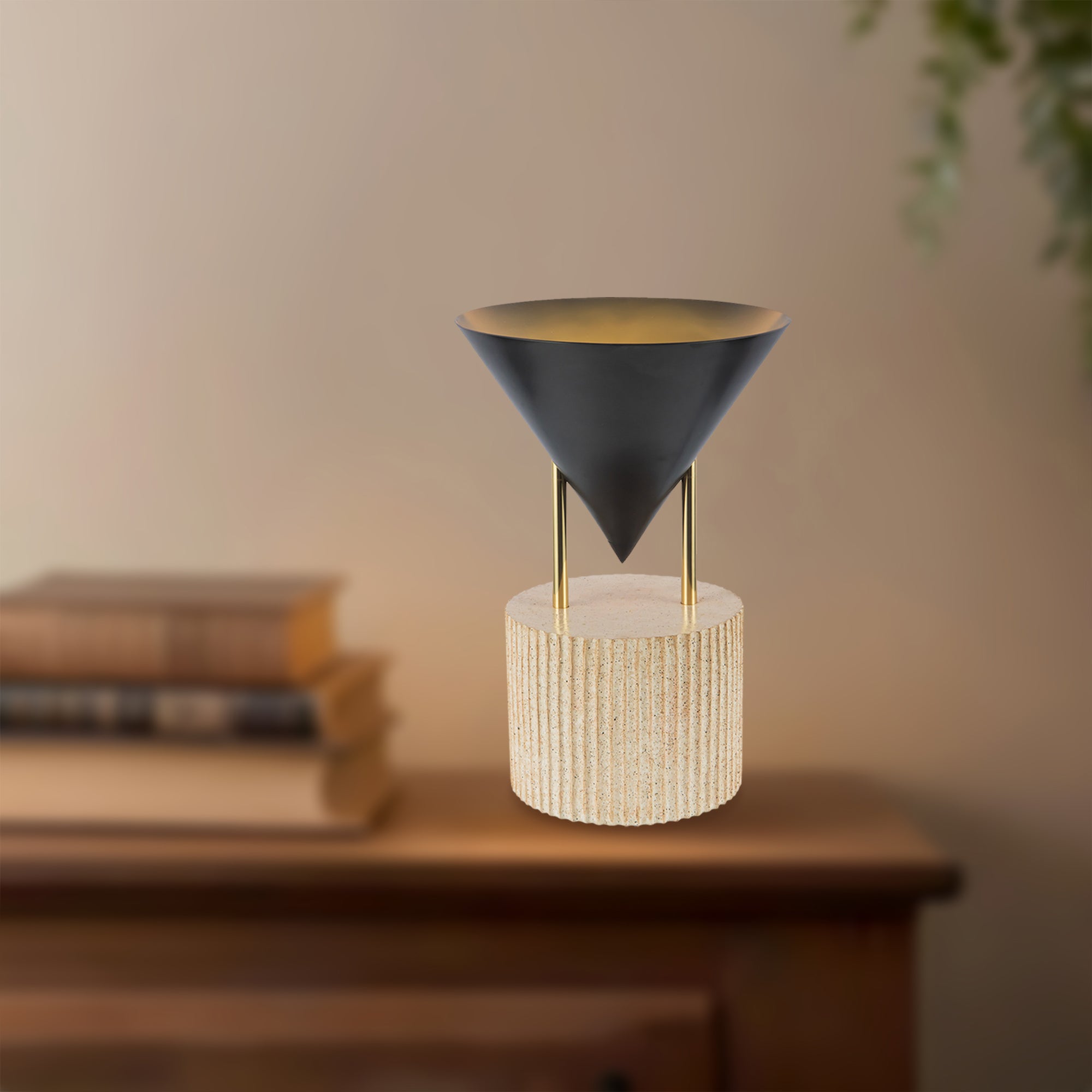 Versus 15-in Brass Table Lamp