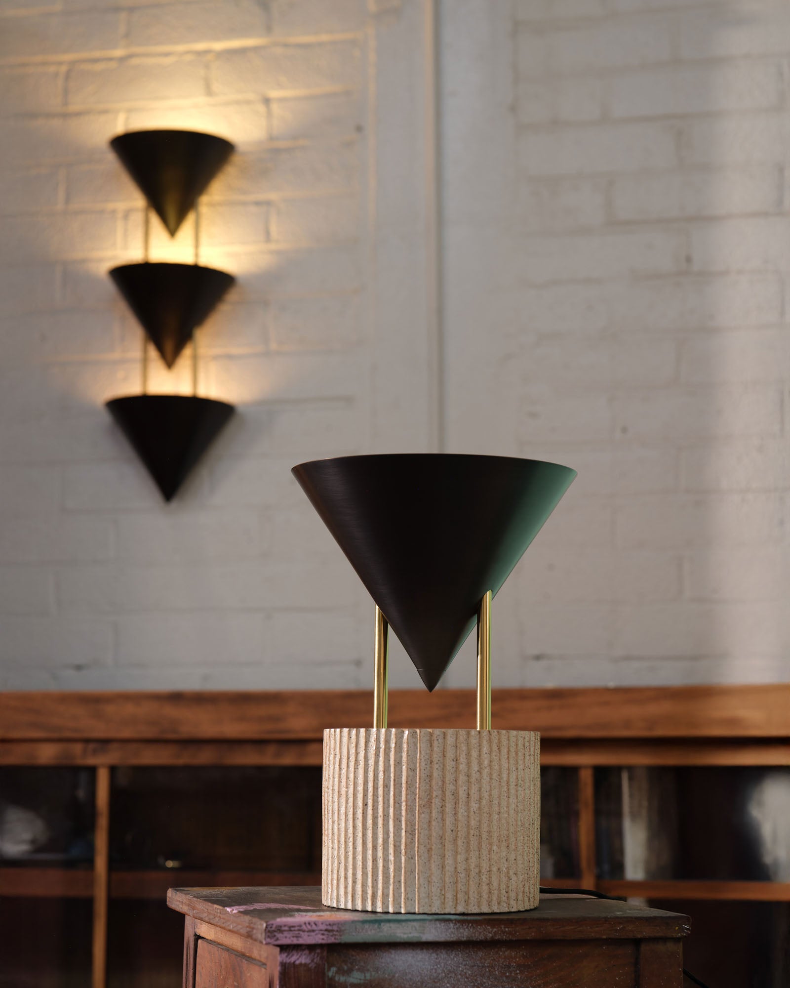 Versus 15-in Brass Table Lamp