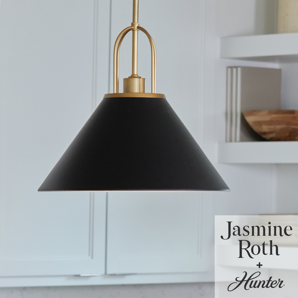 Carrington Isle 16-inch 1-light Matte Black and Luxe Gold Pendant with Matte Black Metal Shade