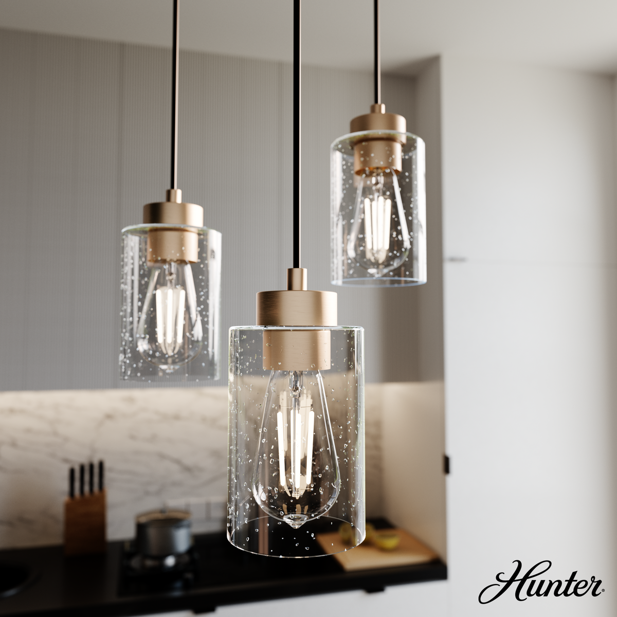 Hartland 13.75-inch 3-light Alturas Gold Round Pendant Cluster with Seeded Glass