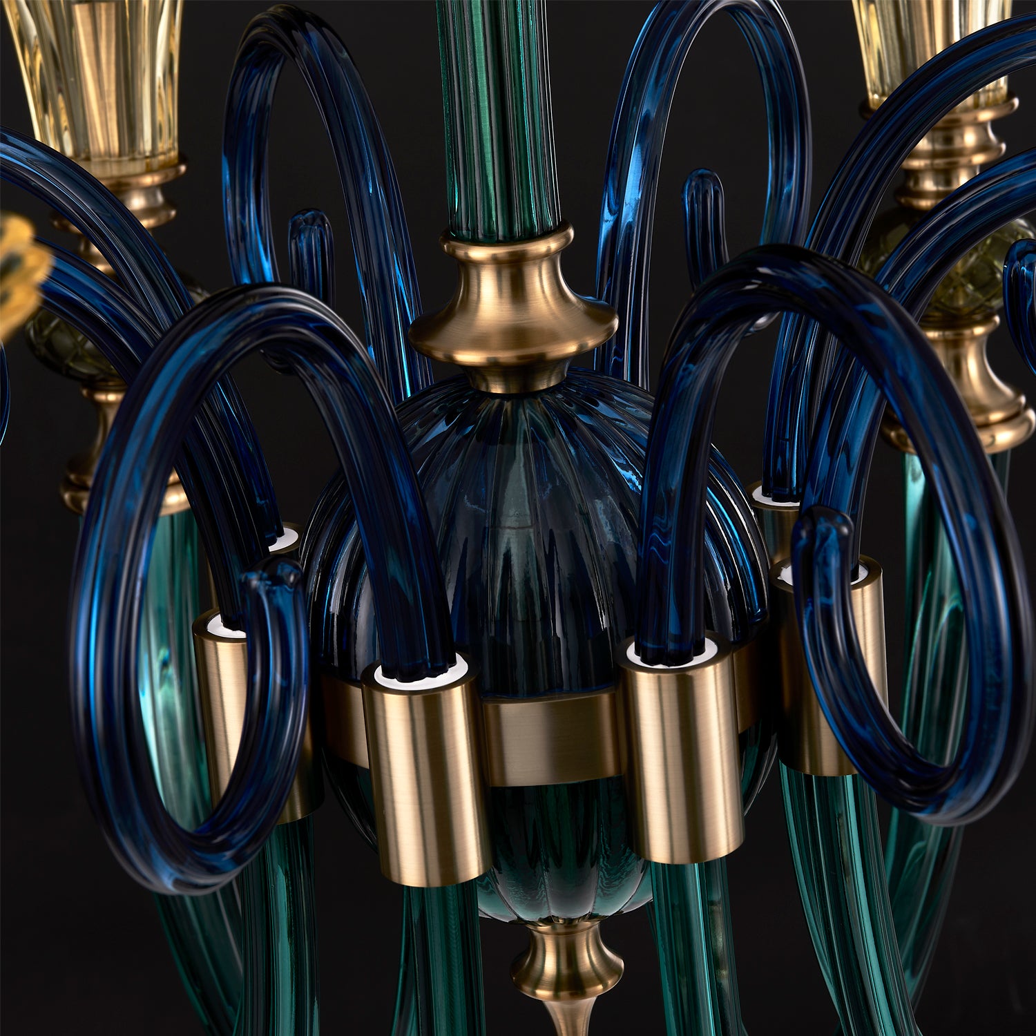 43'' Tinta 8 Light Winter Brass Chandelier