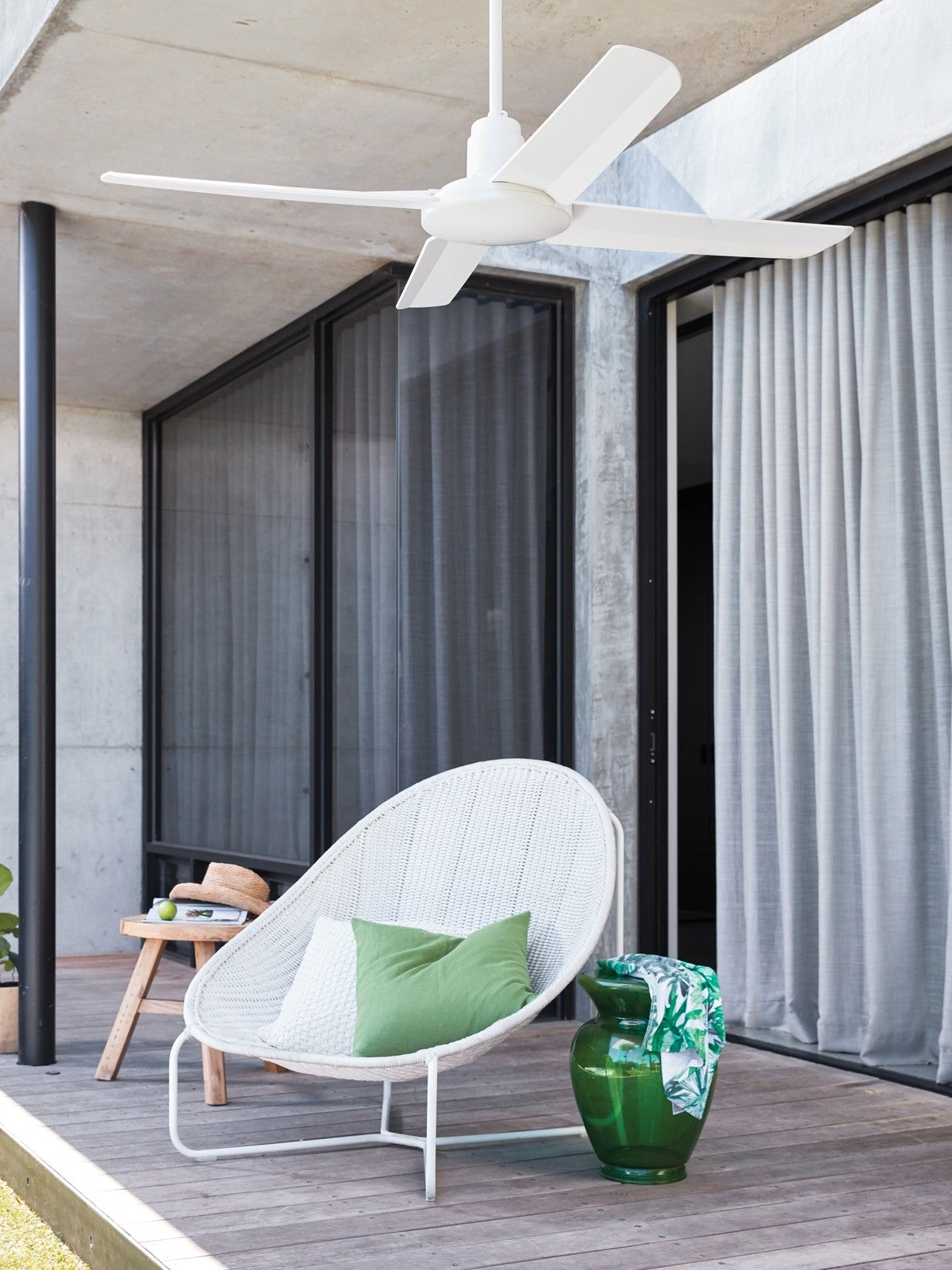 52 Inch IP55 Wet Rated White Fan with Remote