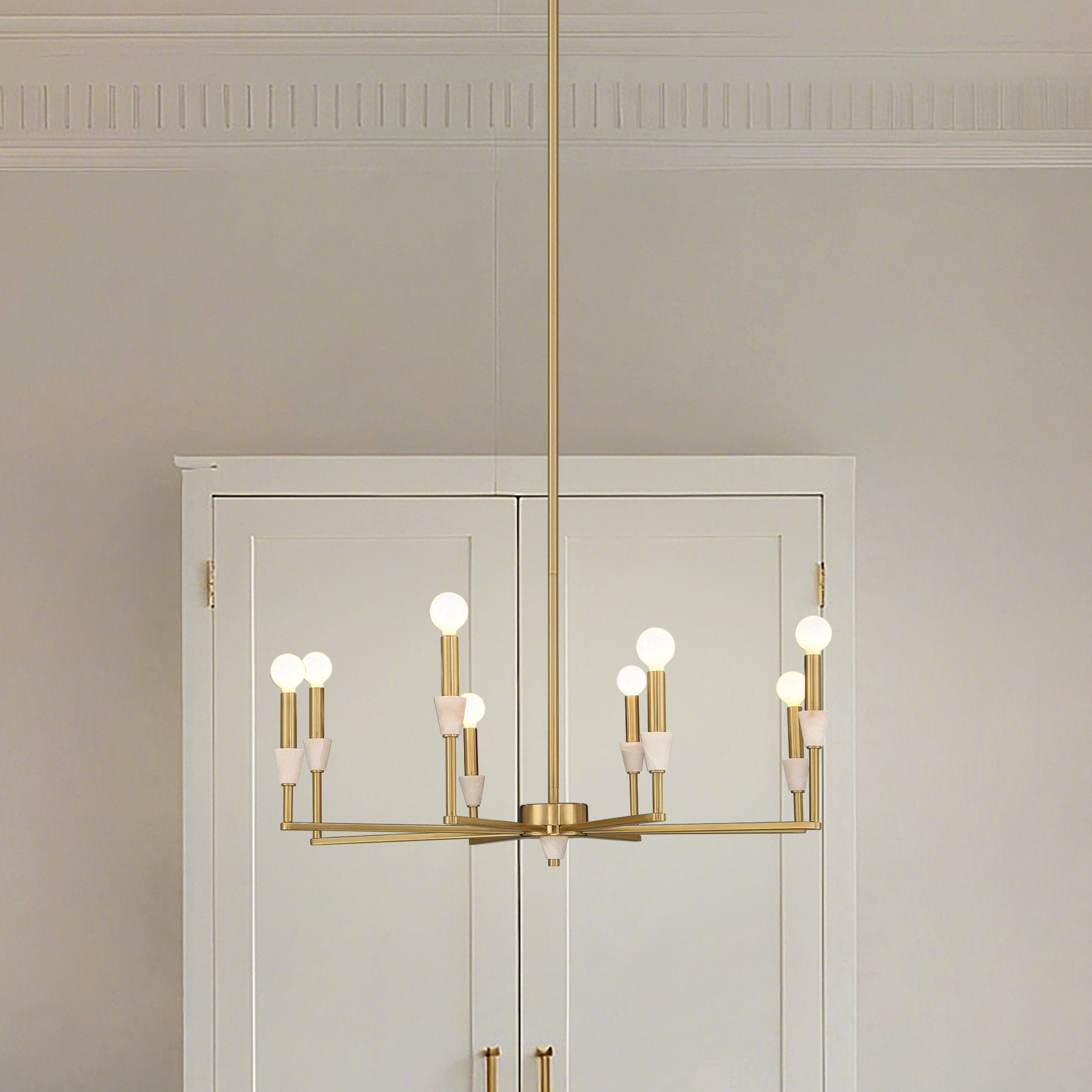Montclair 32-inch 8-light Brushed Gold and Natural Alabaster Chandelier