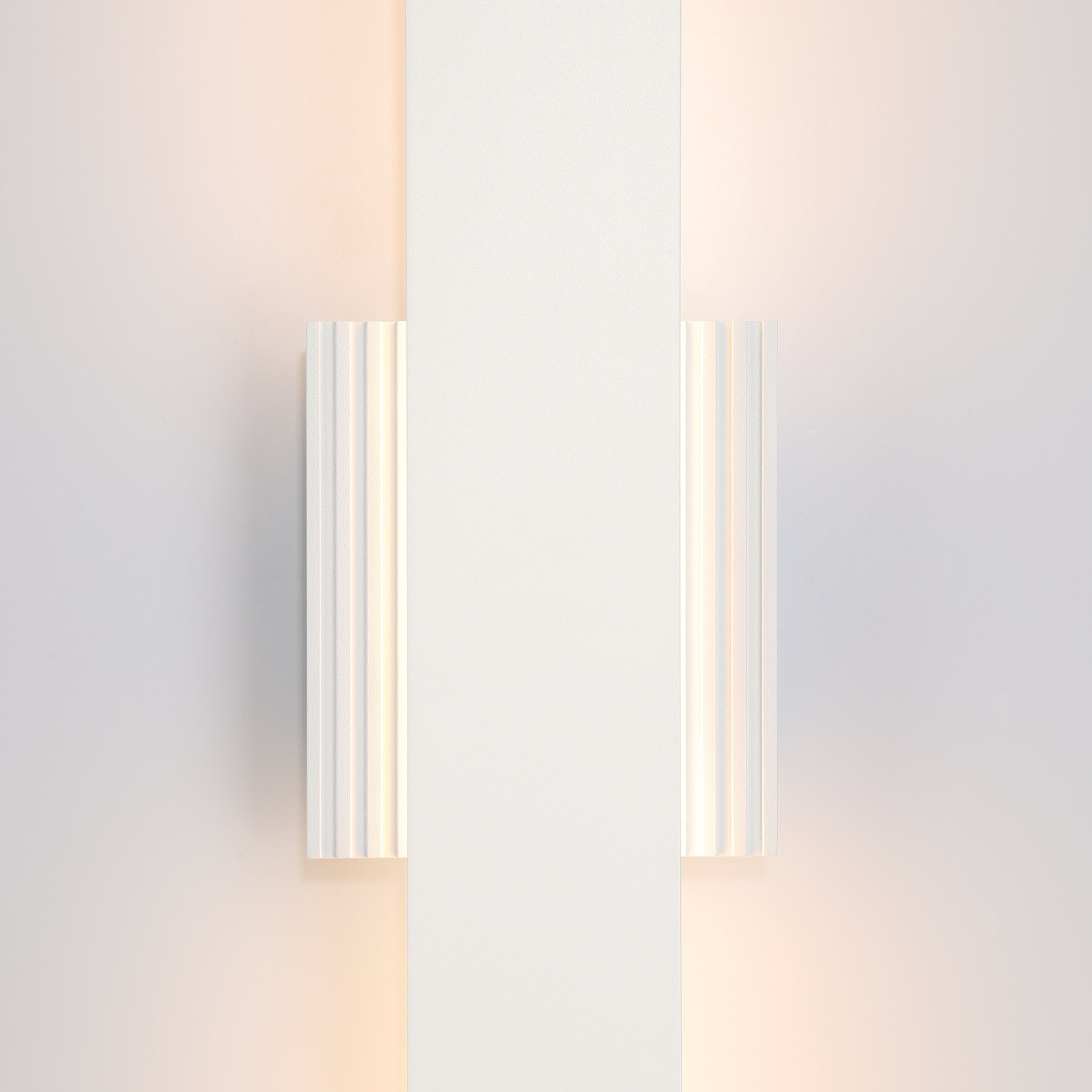 Jacks 22-inch Textured White 5CCT LED Exterior Wall Sconce