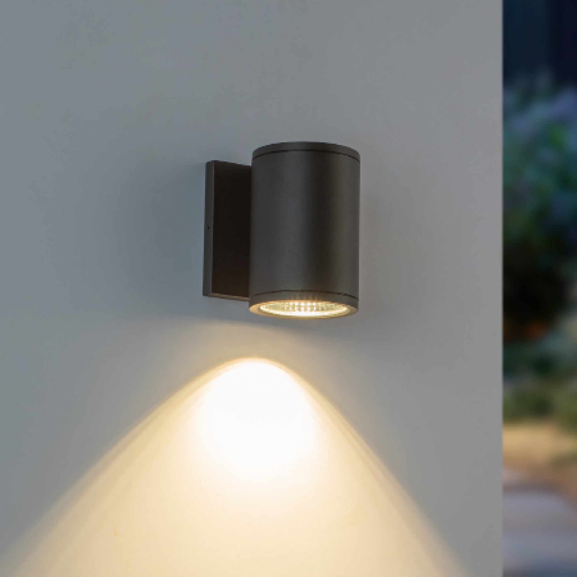 Nordic 5-in (3-in Dia.) Aluminum Outdoor Wall Light