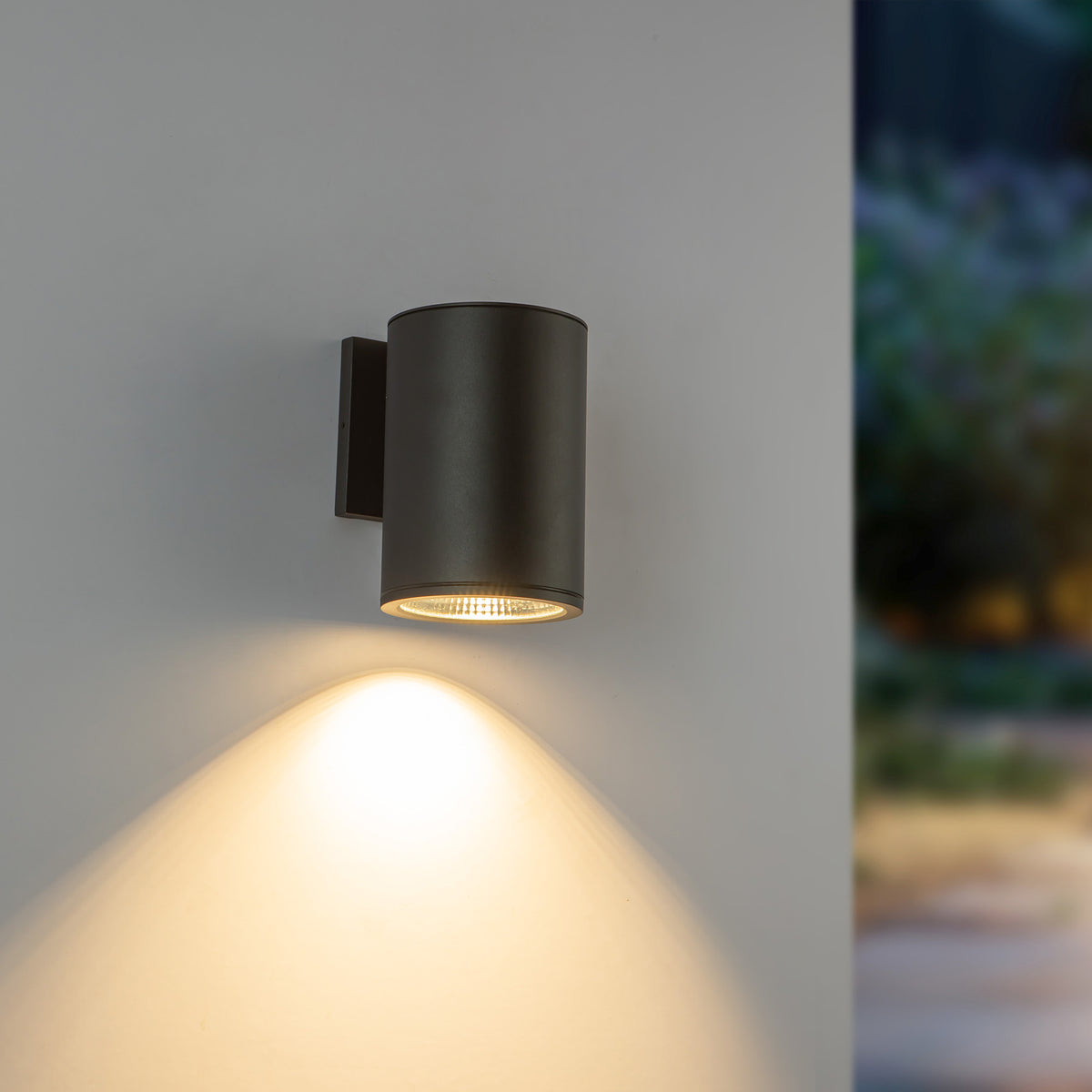 Nordic 7-in (5-in Dia.) Aluminum Outdoor Wall Light